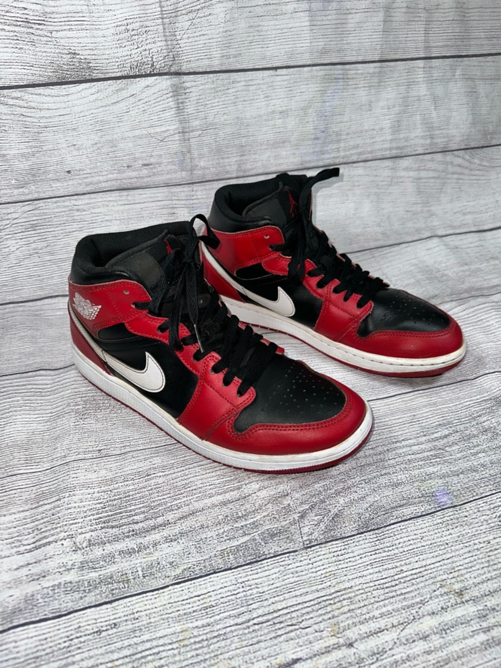 Nike Air Jordan 1 Mid Gym Red Black DQ8426-061 size 9 M